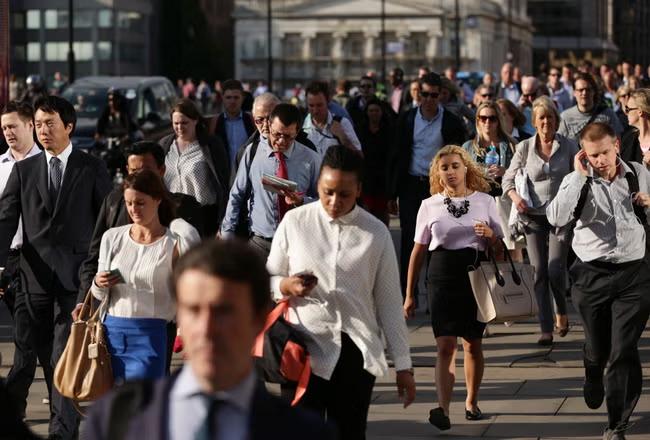 Net migration to UK drops by two-thirds year on year