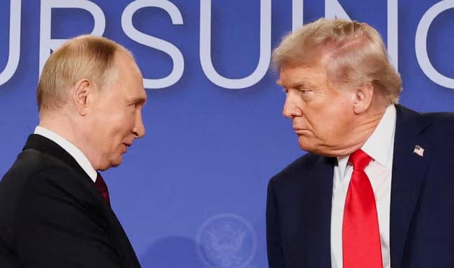 Ex-White House aide says Putin mocks Trump to face