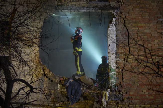 Russian airstrikes on Kyiv kill two as peace talks go on