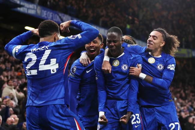 Ten-man Chelsea outplay Arsenal in intense draw