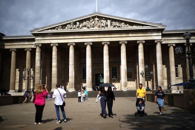 Charging tourists may make an exhibition of ourselves