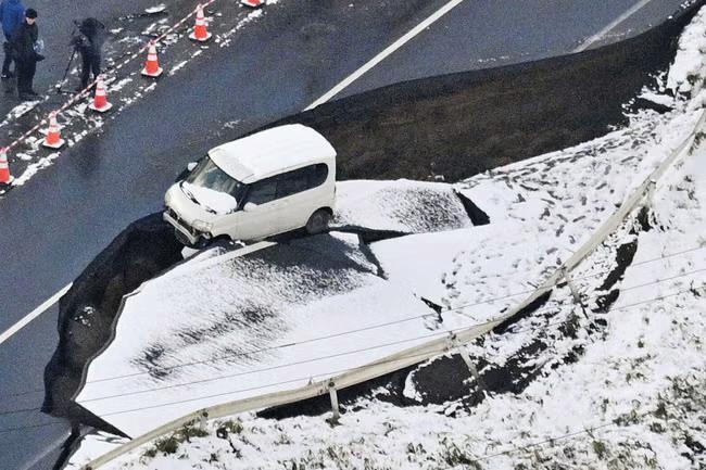 Japan gives first megaquake warning after latest tremor