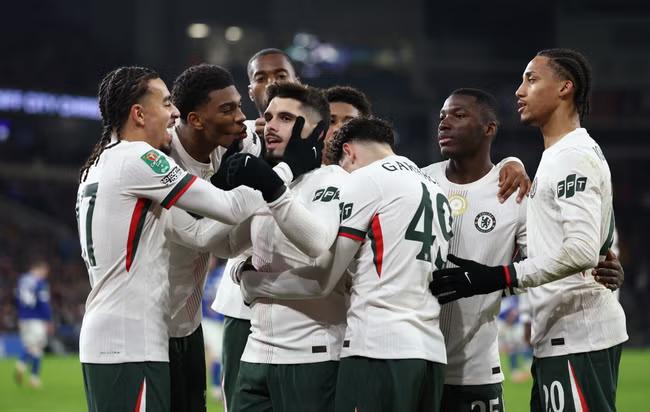 Chelsea survive Cardiff scare to make semi-finals