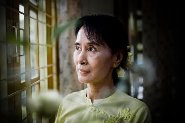 Cooper leads push to free Suu Kyi as elections begin