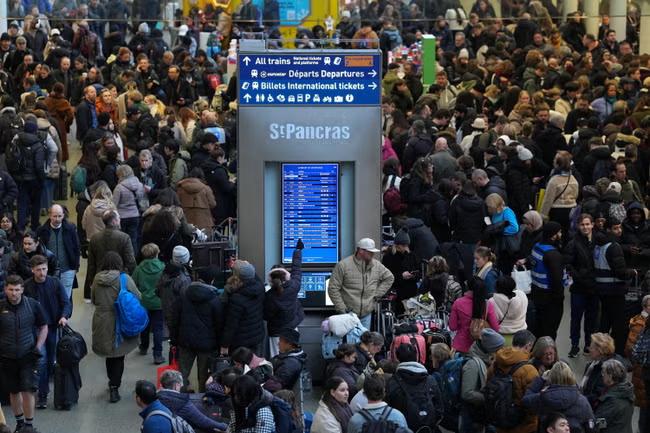 Thousands suffer Eurostar chaos as services cancelled