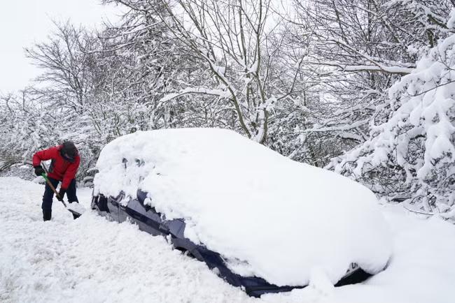 Met Office warns of 'risk to life' as snow forecast for UK