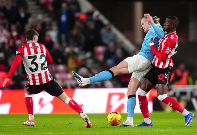 Spirited Sunderland dent Man City's title ambitions