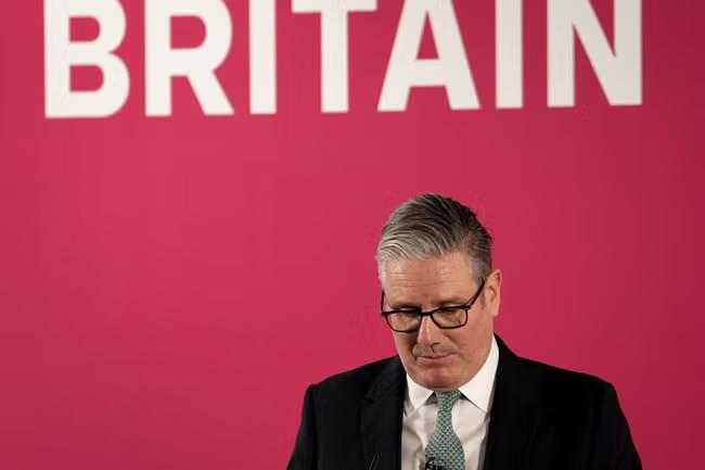 Leadership battle would be gift to Farage, says Starmer