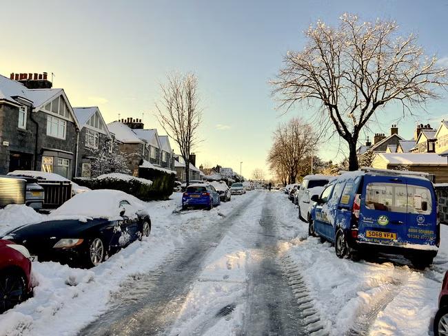 Amber warning over much of UK as Storm Goretti hits