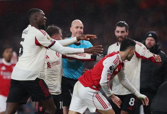 Martinelli's sour act main talking point of dull draw
