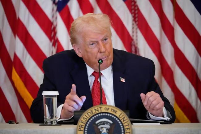 Trump threatens tariffs on critics of Greenland plans