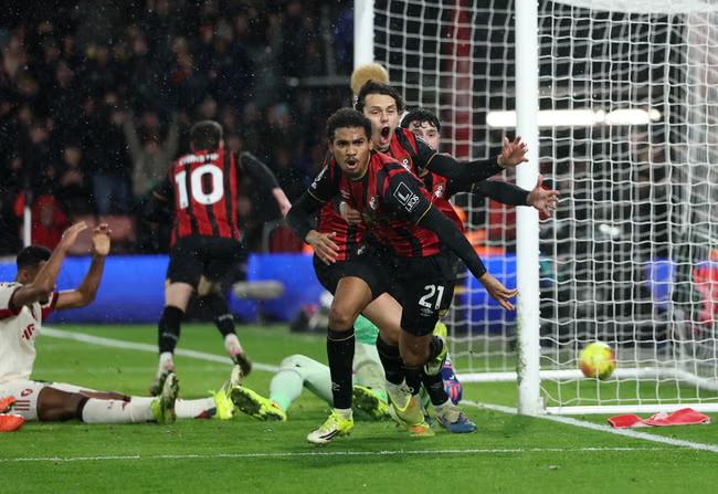 Liverpool stunned by last-gasp Bournemouth winner