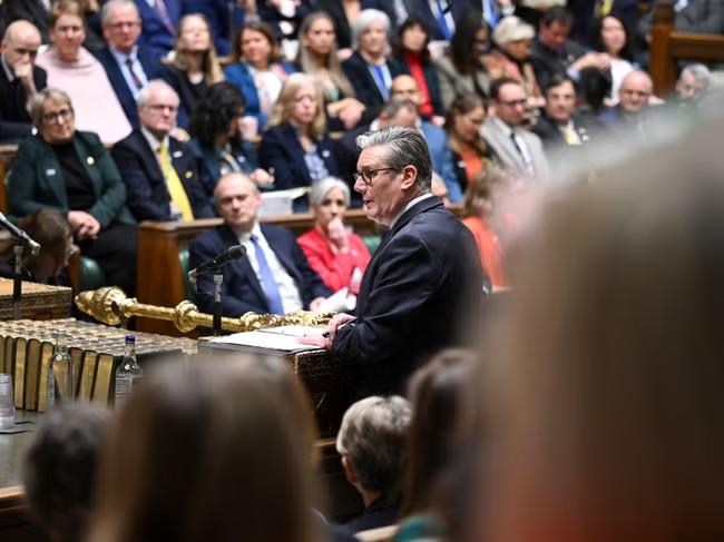 Labour MPs force Starmer to release Mandelson files