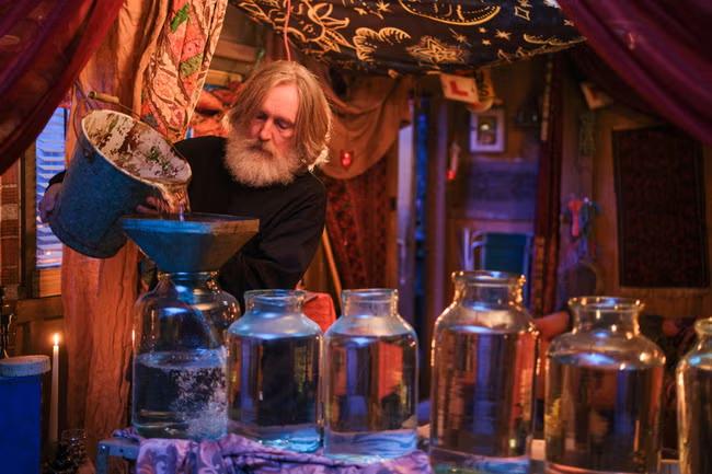 Treasure of a sitcom brings surrealism to the suburbs