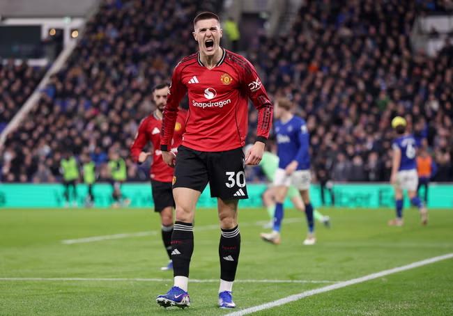 Supersub’s ‘ruthless finish’ keeps Man United soaring