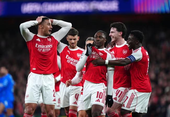 Eze's rocket helps Arsenal secure quarter-final place