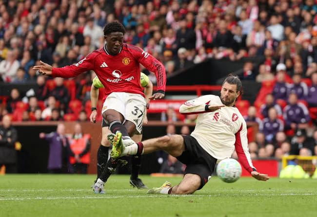 United back up where they belong, thanks to Carrick