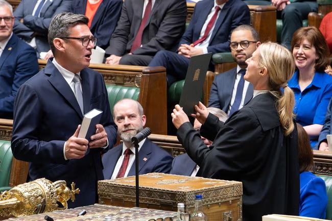 Burnham sworn in as MP after Starmer steps down