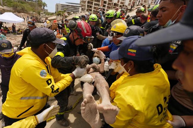 Rescuers race against time to find Venezuela survivors