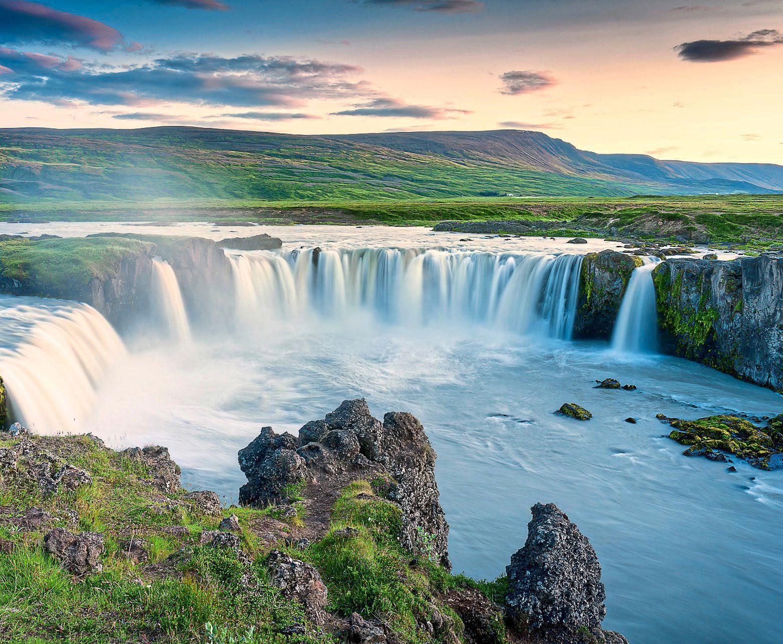 KEVIN McCLOUD'S WILD SIDE OF ICELAND