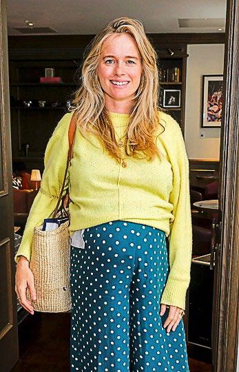 Cressida Bonasflexes herbumpand Anthony Scaramucci just... flexes