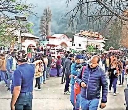 With Delhi in midst of its pollution season, many make beeline for hills