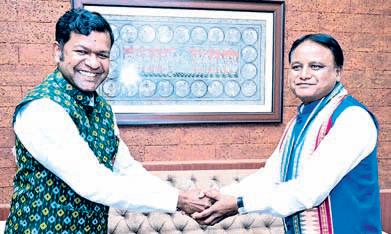 CM greets Sudarsan for winning British award