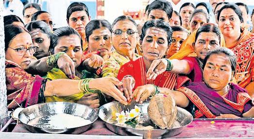 7000 Maha villages abolish widow discrimination rituals