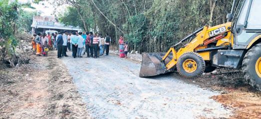 Tit-for-tat: Odisha lays stone for road construction on WB border