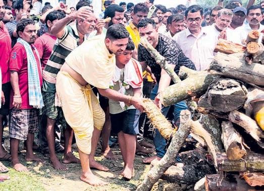 9-yr-old lights funeral pyre of father killed in Pahalgam