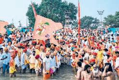 Presiding seer of Ayodhya's Hanuman Garhi steps out after centuries to visit Ram Temple