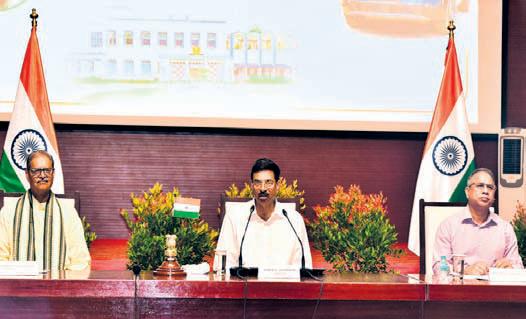 Governor urges citizens to embrace renewable energy