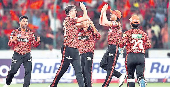 SRH crash out of play-off race