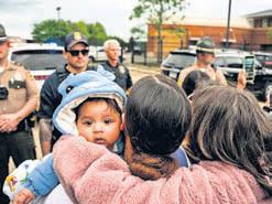 US offers $1,000 stipend to migrants who self-deport
