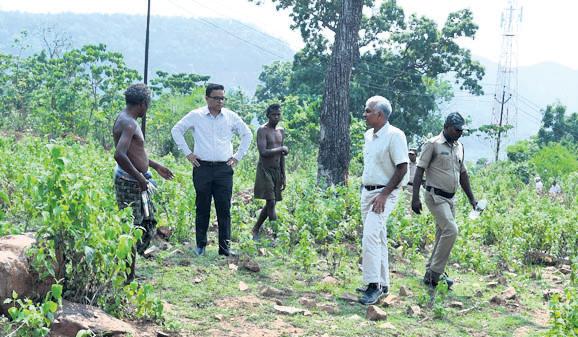 CS visits Nagada villages, asks admin to gear up development