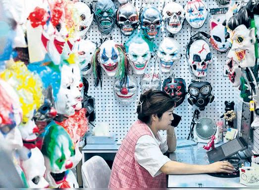 Tariff truce sparks hopes for Halloween orders in China