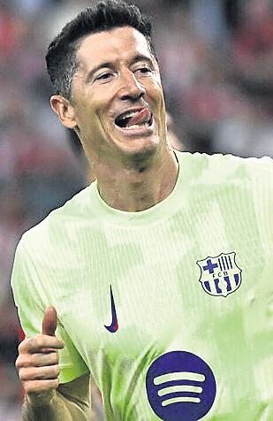 Lewandowski passes century