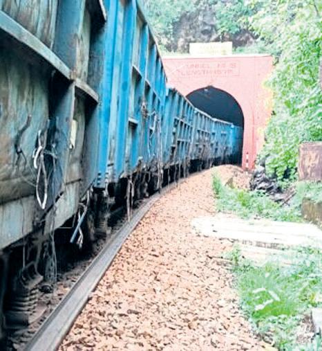 37 wagons of freight train derail