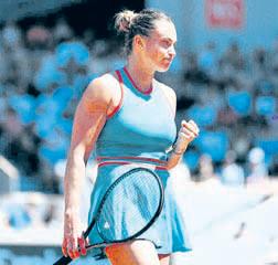 Swiatek, Sabalenka reach fourth round