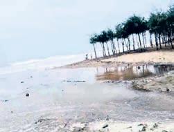 Sea invades Siali beach amid high tide