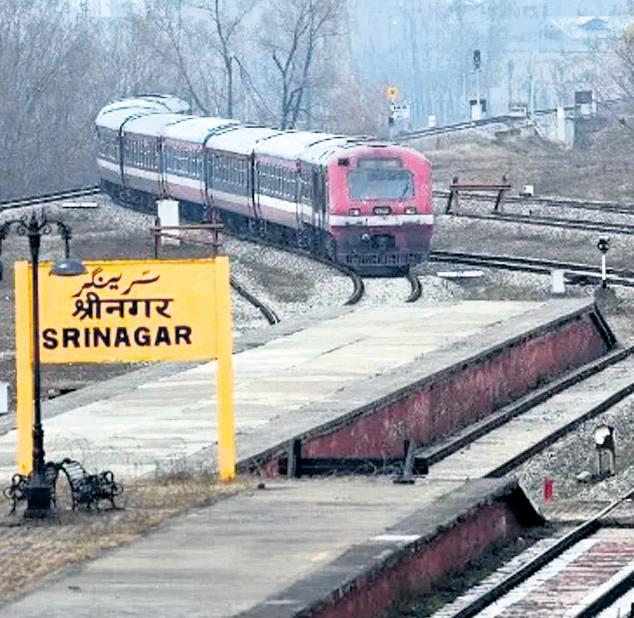 First parcel train carrying Kashmiri cherries leave J&K for Mumbai
