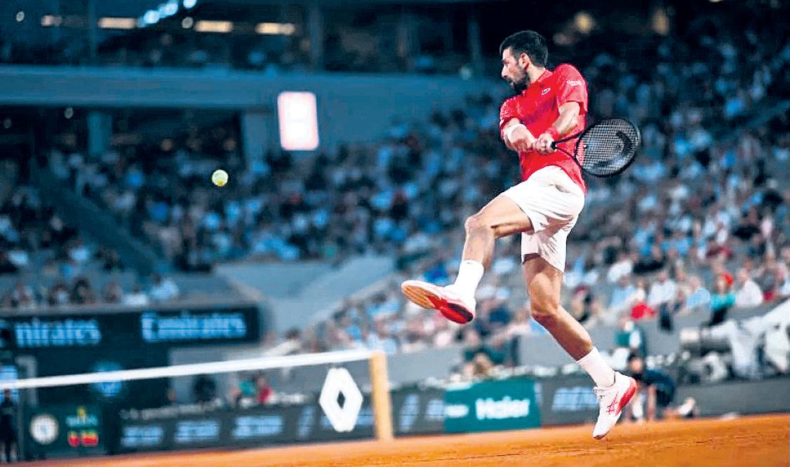 FRENCH OPEN Djoko, Sinner flex muscles