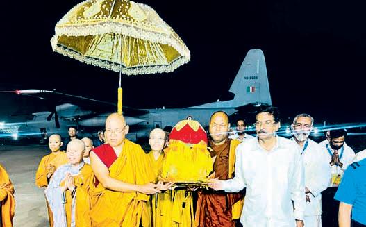 Buddha's holy relics return after exposition tour in Vietnam