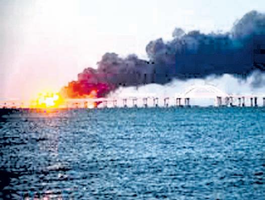 Ukraine blasts Crimea-Russia bridge