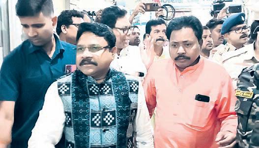 Mahaling visits SLNMCH, seeks report on deaths