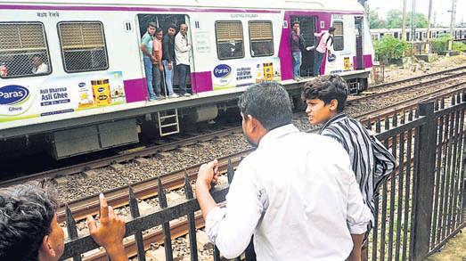 Passengers on footboard brushed against each other: RPF