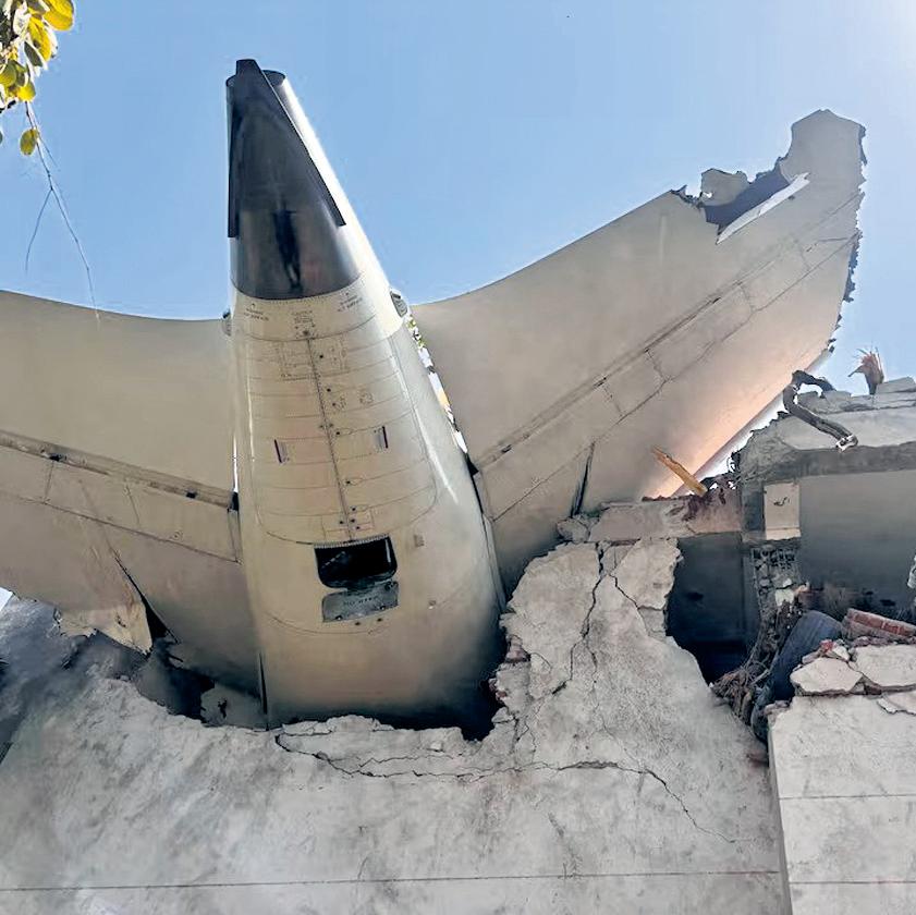 Plane crashes in Guj, kills at least 265