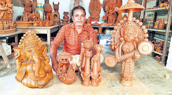 Subarnapur’s ‘Wizard of Clay’ readies next generation of terracotta artisans