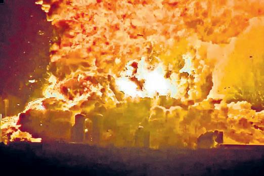 SpaceX Starship rocket explodes