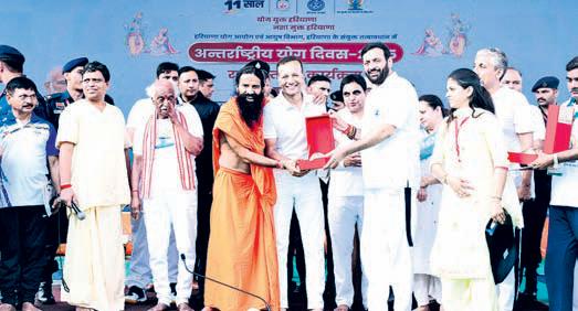 Baba Ramdev, CM Saini lead over 1L participants